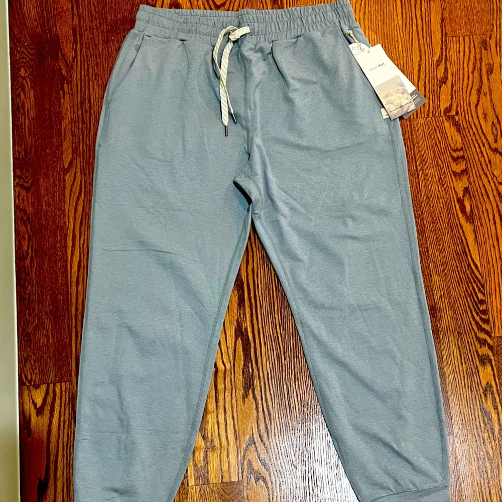 NWT - Vuori performance jogger in light cloud